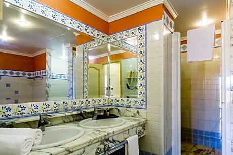 TWO BEDROOM APARTMENT 2 ADULTS + 1 BABY