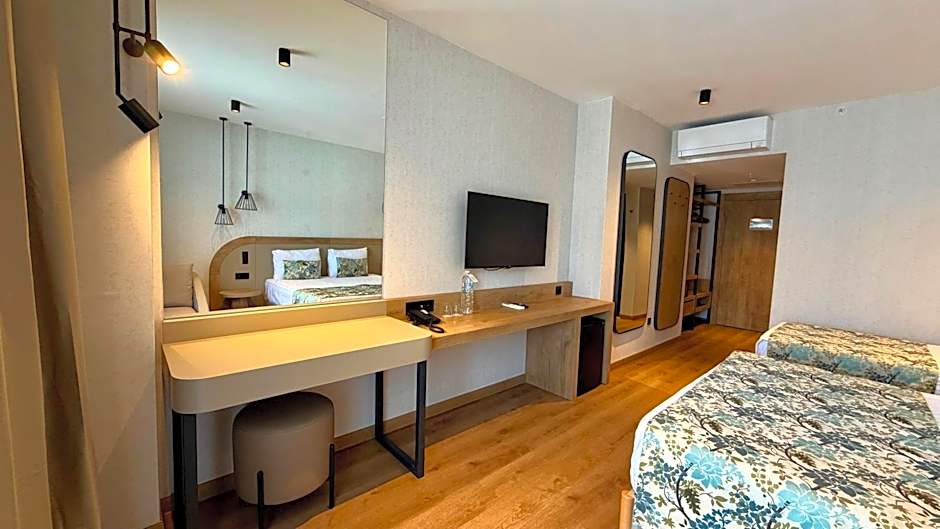 Blue Wave Suite Hotel