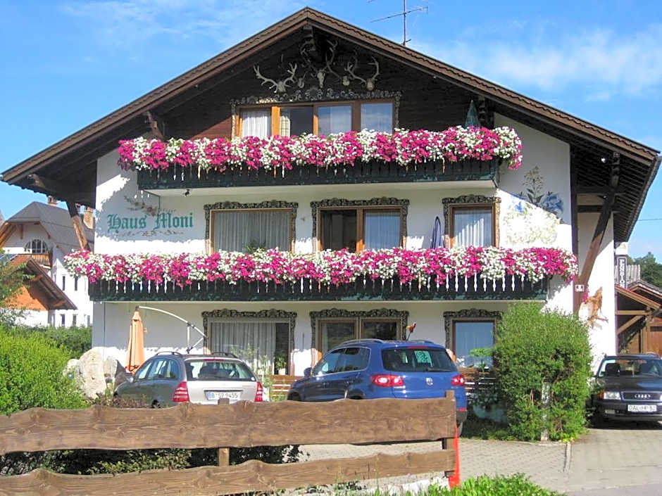 Haus Moni