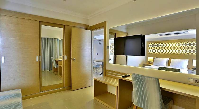 Aurasia Deluxe Hotel