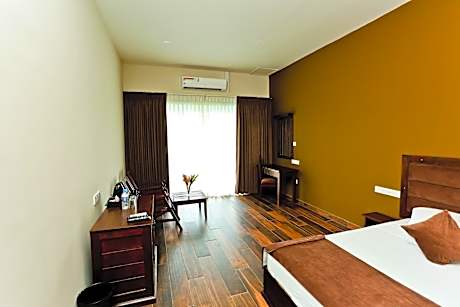 Deluxe Double Room with Balcony / Patio