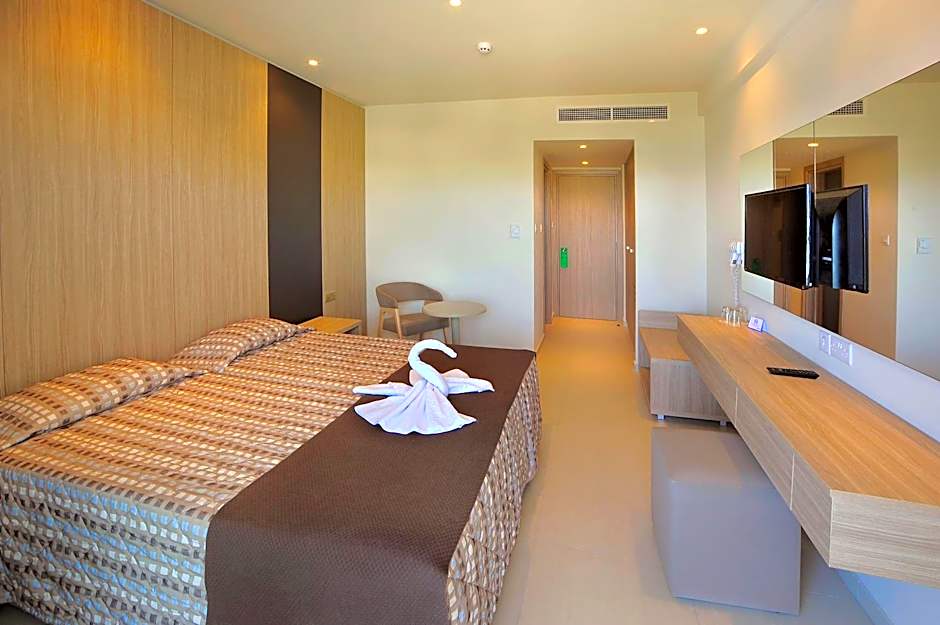 Nelia Beach Hotel & Spa