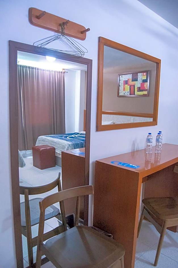 Hotel Niza Zona Piel