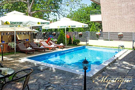 Villa Mystique