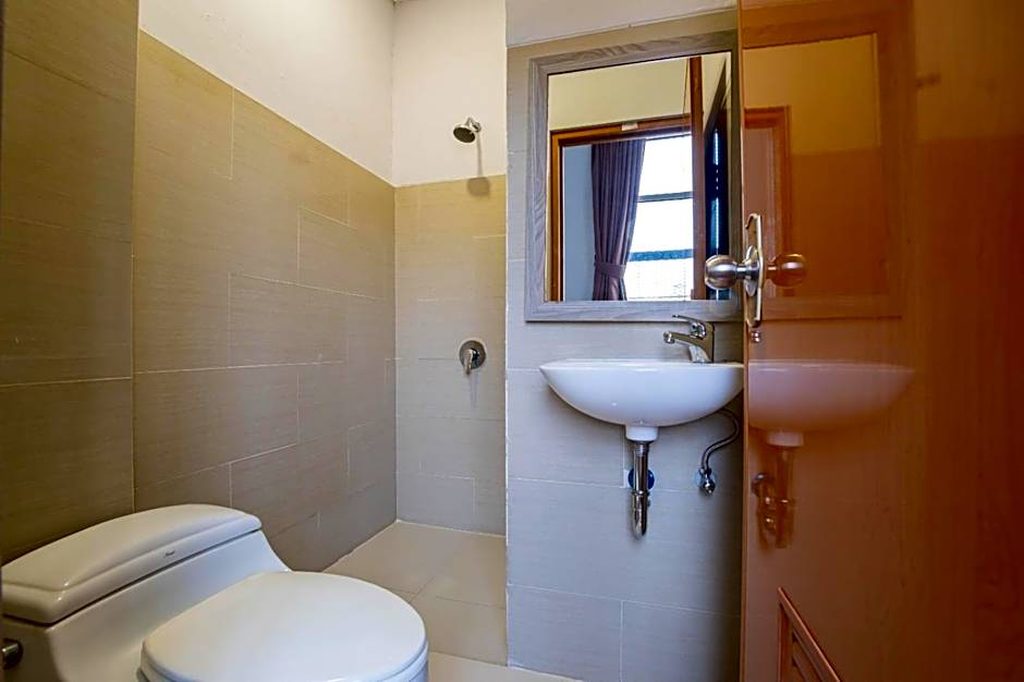 Kelowna Mangga Besar by AbdiHome