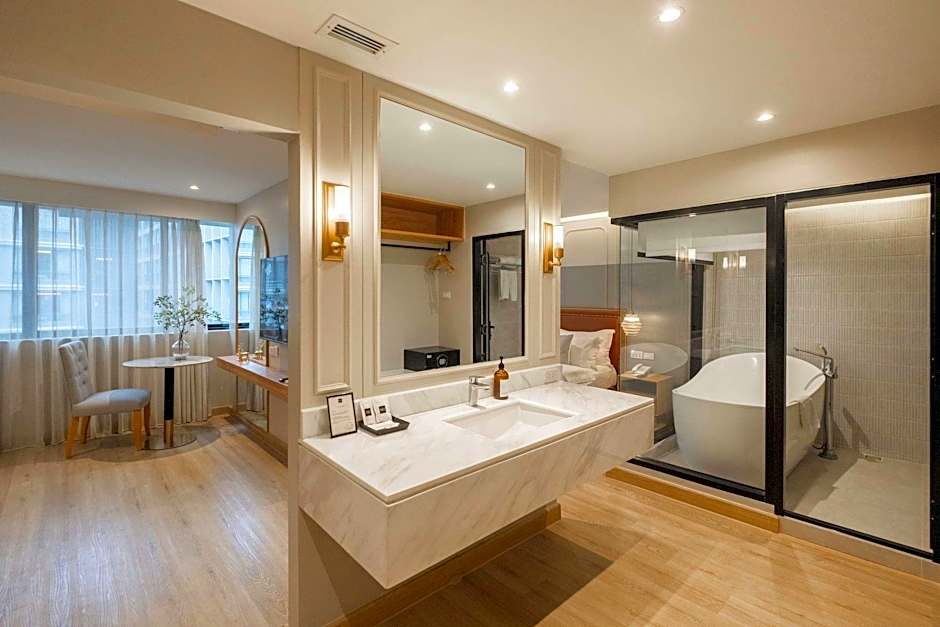 Thee Bangkok Hotel by TH District