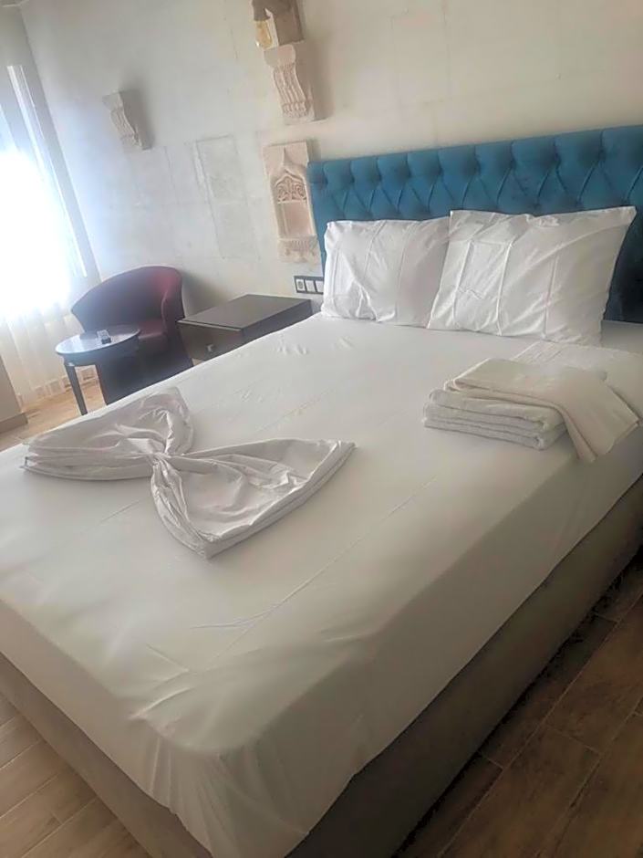 MİDYAT LADİNOS OTEL