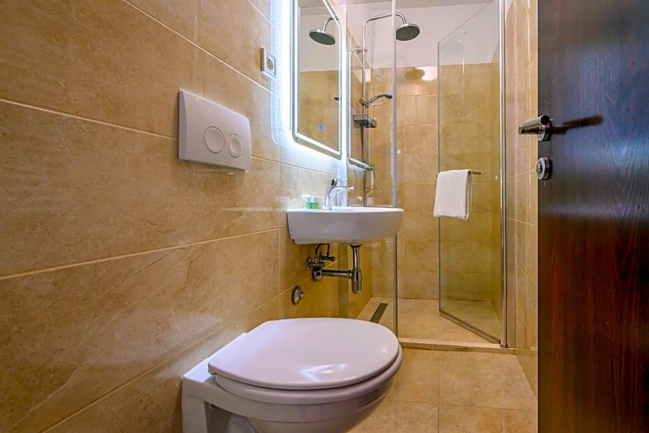 Yellow house with private parking