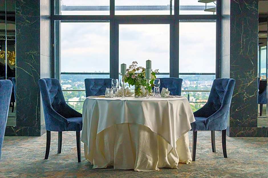 VILNIUS PARK PLAZA HOTEL, Restaurant & Terrace, Panorama Bar, Conference & Banquet Center