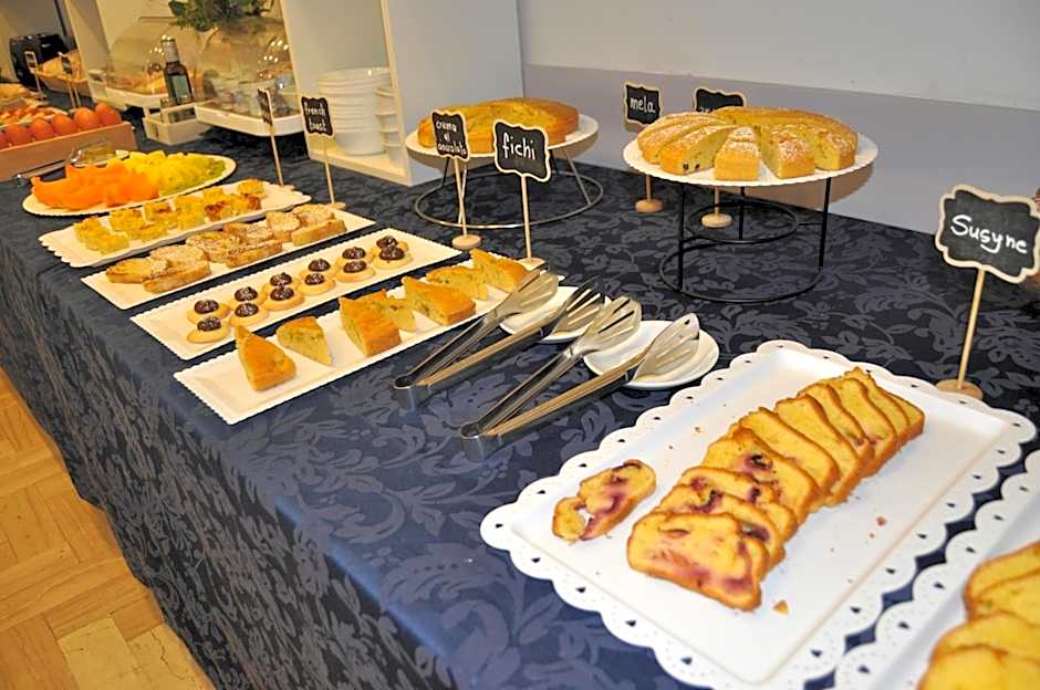 Hotel Susy - Ambienti rinnovati - direttamente su viale Dante e a due passi dal mare