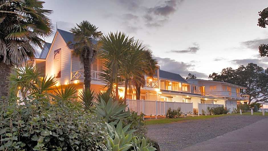 Hananui Lodge and Apartments
