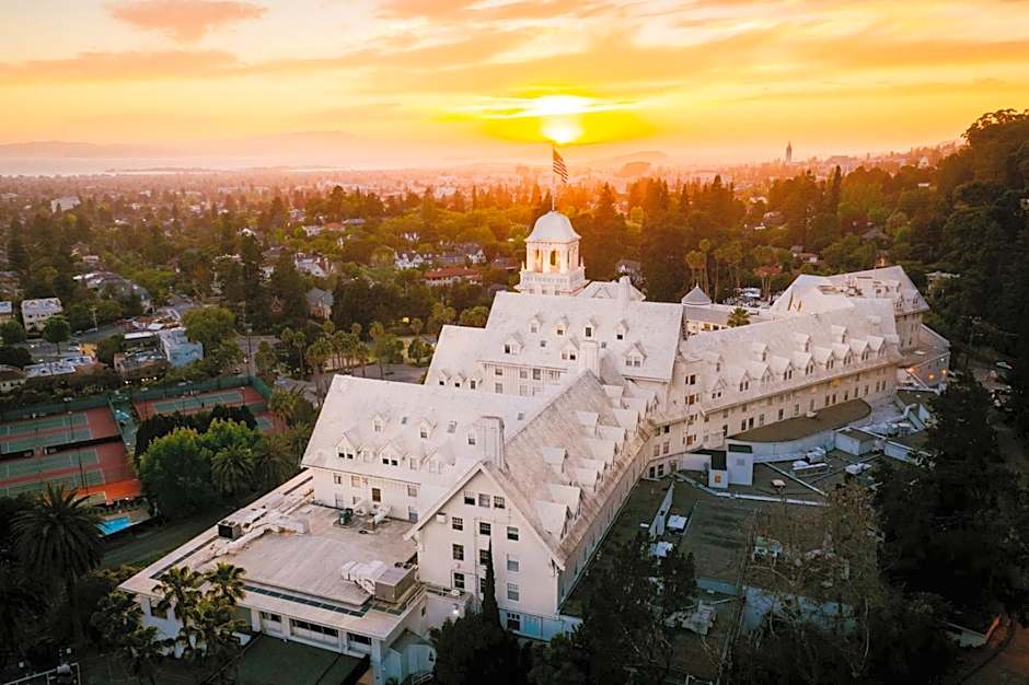 Claremont Resort & Club