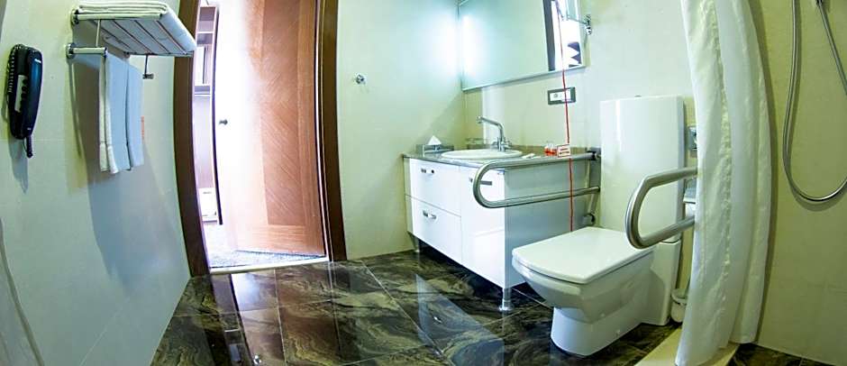 Parkside Hotel & Apartments