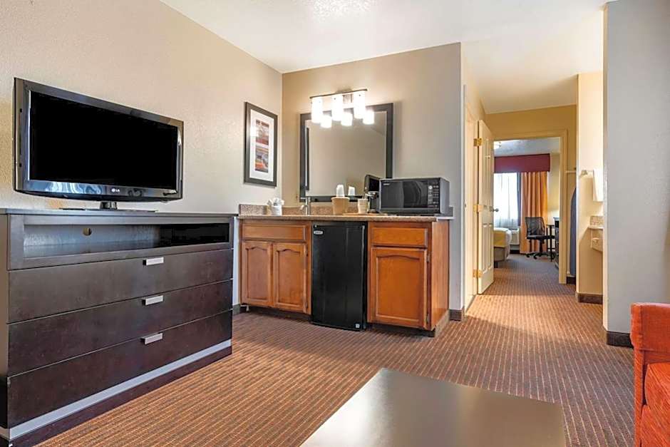 Best Western Luxury Inn