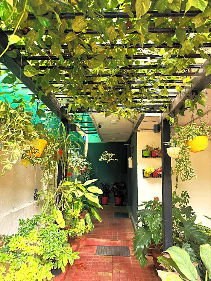 Cosy Banjara Service Apartments & Guest Houses