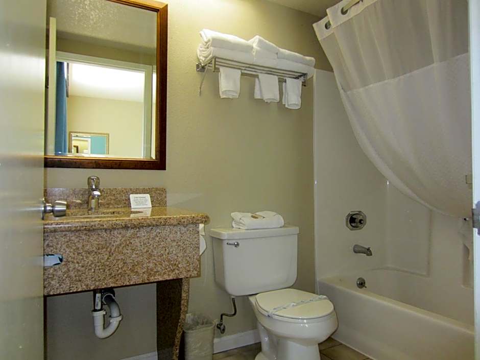 Howard Johnson by Wyndham Santa Cruz