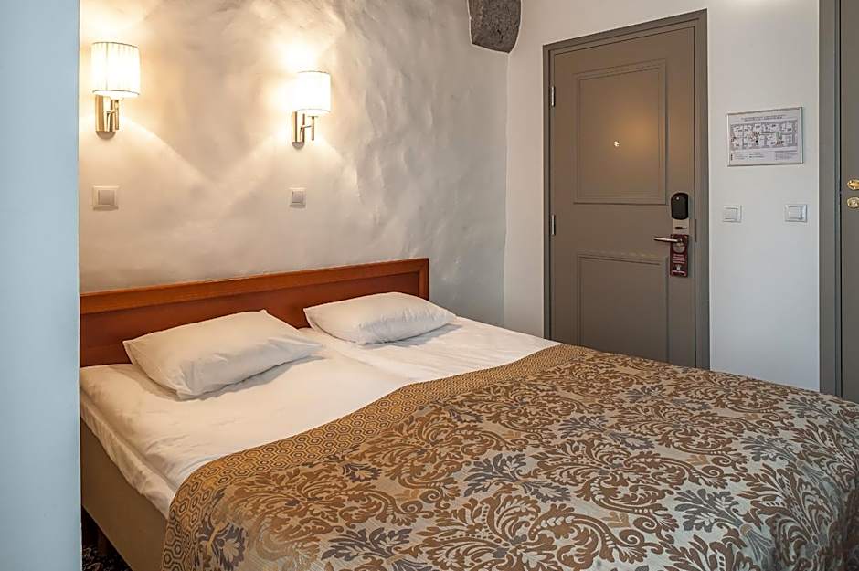 Three Crowns Residents