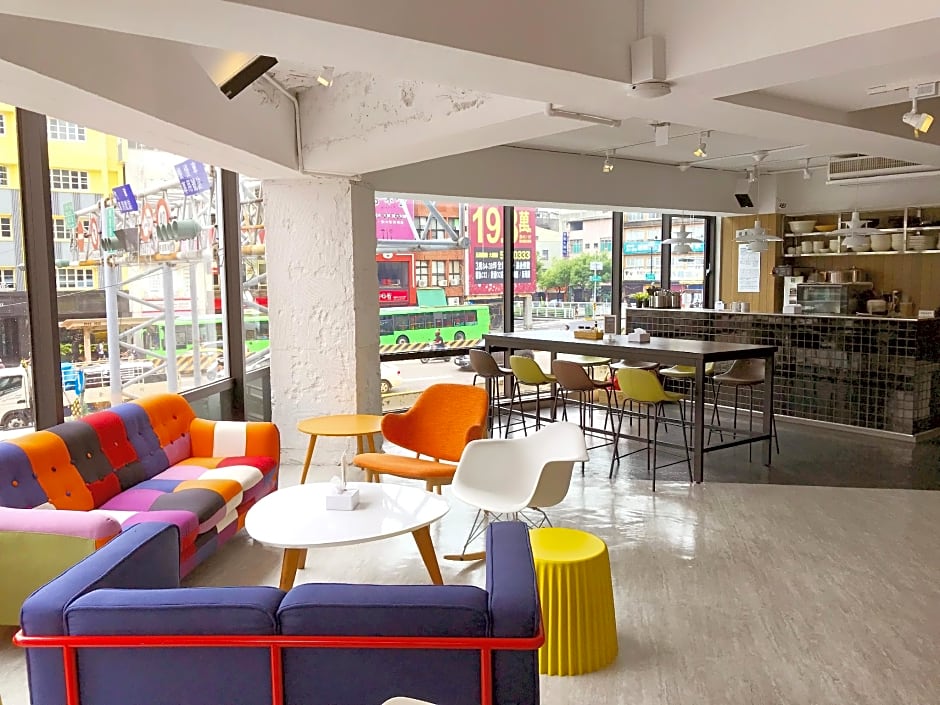 Single Inn - Kaohsiung Station