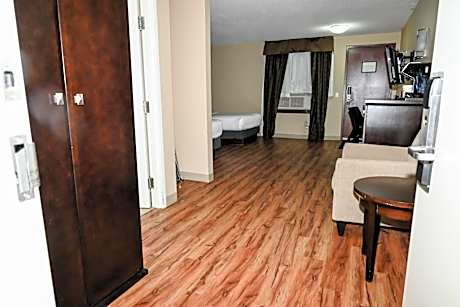 Accessible Standard Room with Two Double Beds