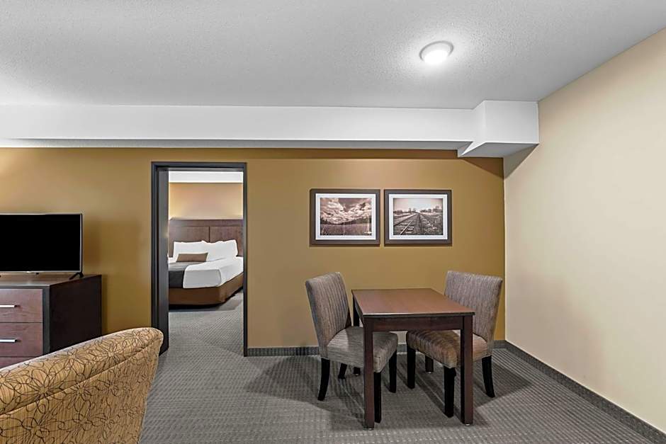 Best Western Plus Lacombe Inn & Suites