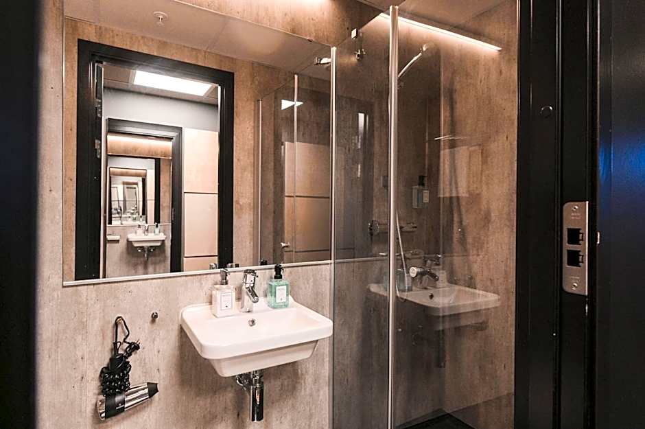 Svalbard Hotell | The Vault