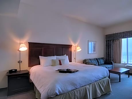 Deluxe King Bed