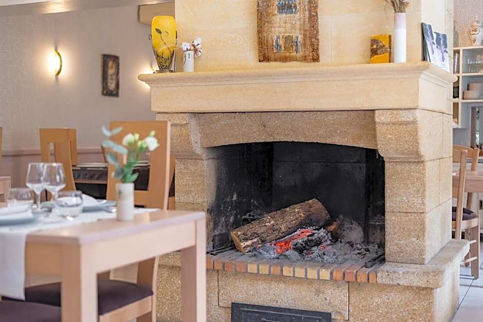 Hôtel Restaurant Le Relays du Chasteau - Logis Hôtel