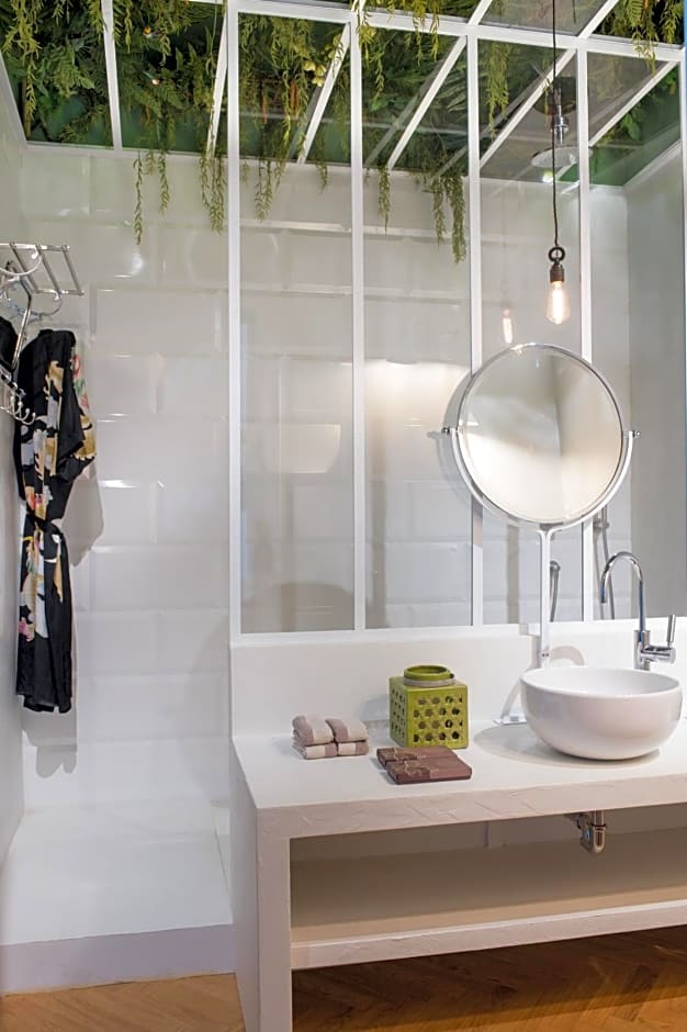 Velona's Jungle Luxury Suites