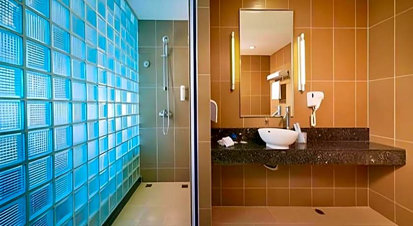 Holiday Inn Express Nantong Downtown By IHG