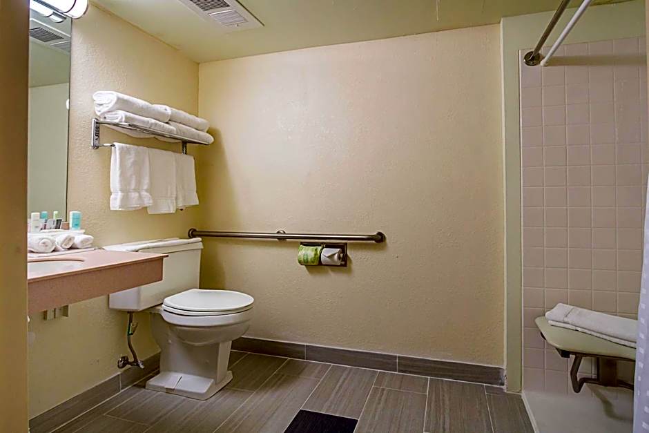 Quality Inn & Suites Altoona