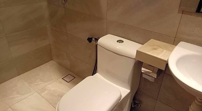 9 Square Hotel - Sri Kembangan