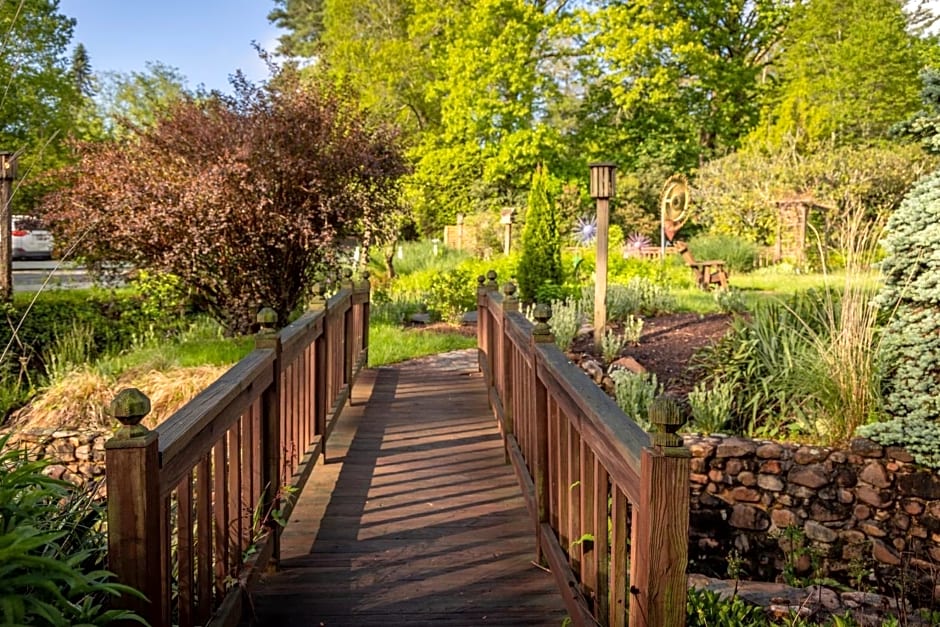 Azalea Garden Inn