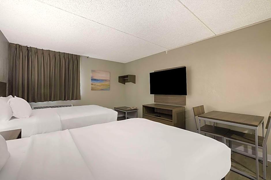Suburban Studios Milwaukee Airport