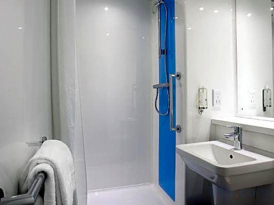 Travelodge Cardiff M4