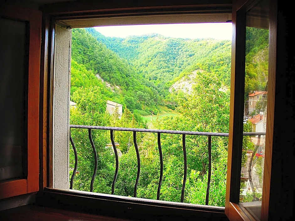 Il borgo Casteldelci