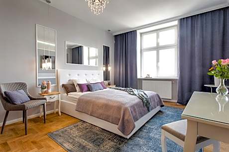 Epic View Superior Apartment no. 4B, 3rd floor Main Square view
