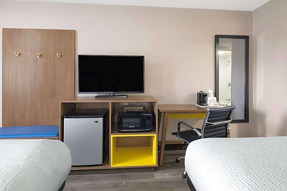 Days Inn & Suites by Wyndham Kokomo