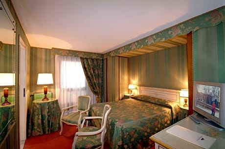 Classic Double Room with Canal View