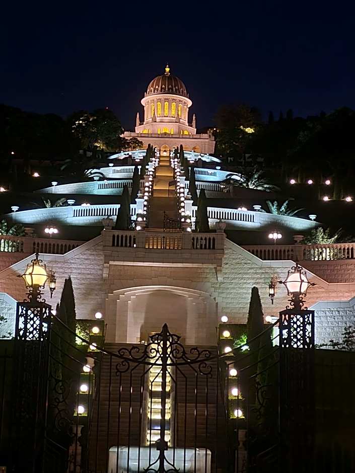 Maya Guest House - German Colony and Bahai Gardens