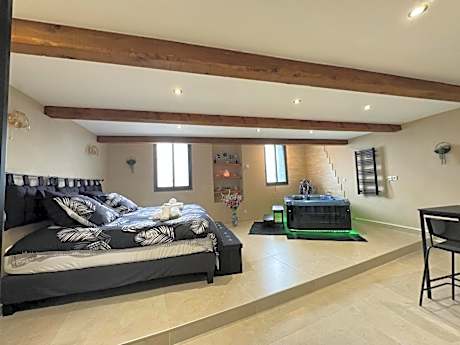 Queen Room with Spa Bath