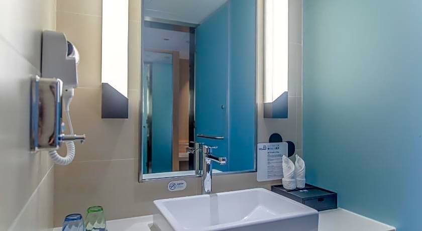 Holiday Inn Express Yaan City Center By IHG