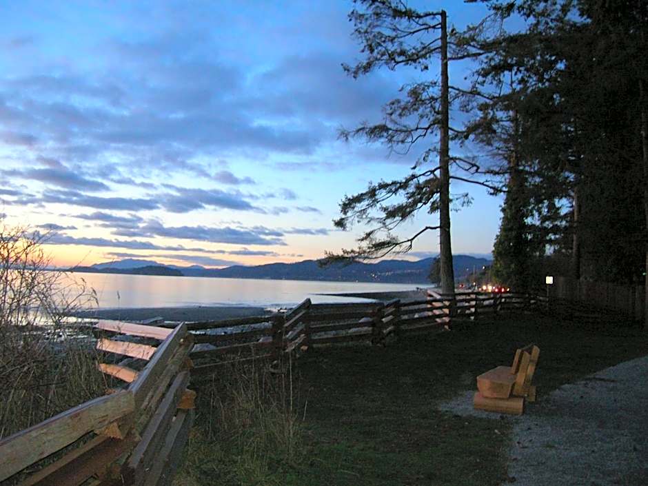 Davis Bay Bed & Breakfast