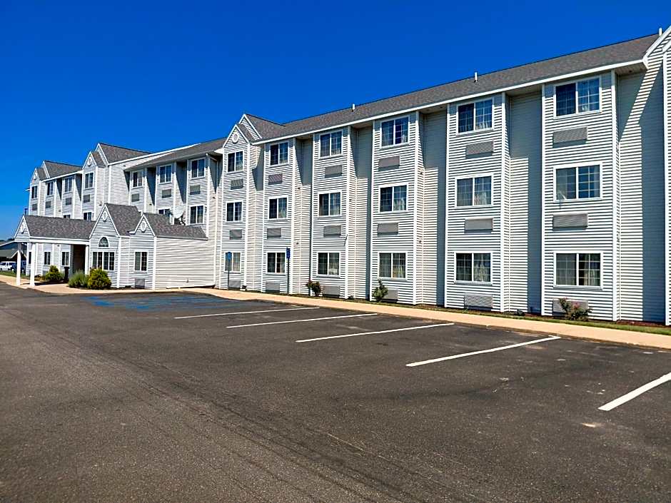 Microtel Inn & Suites By Wyndham Holland