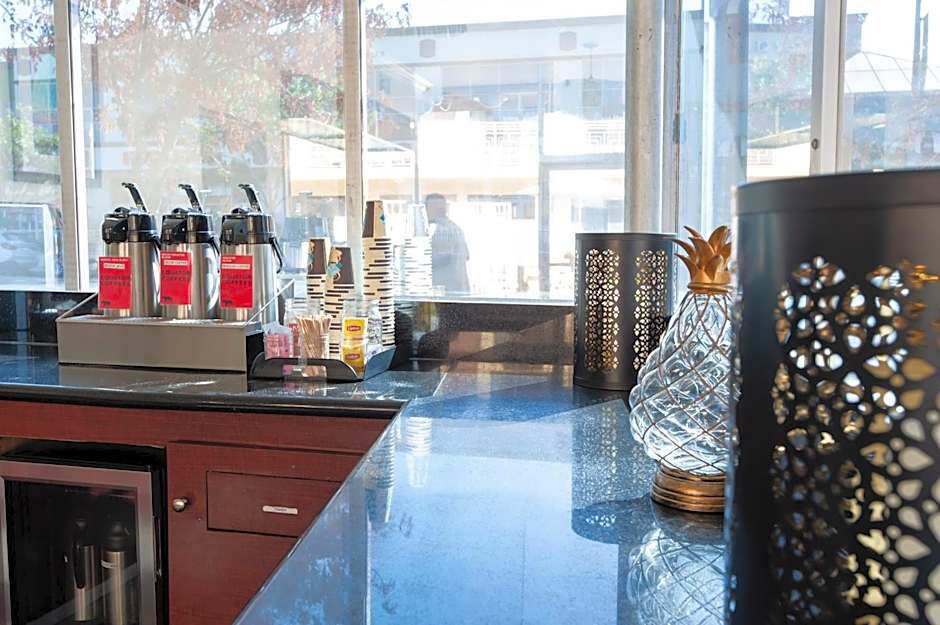 Studio City Court Yard Hotel