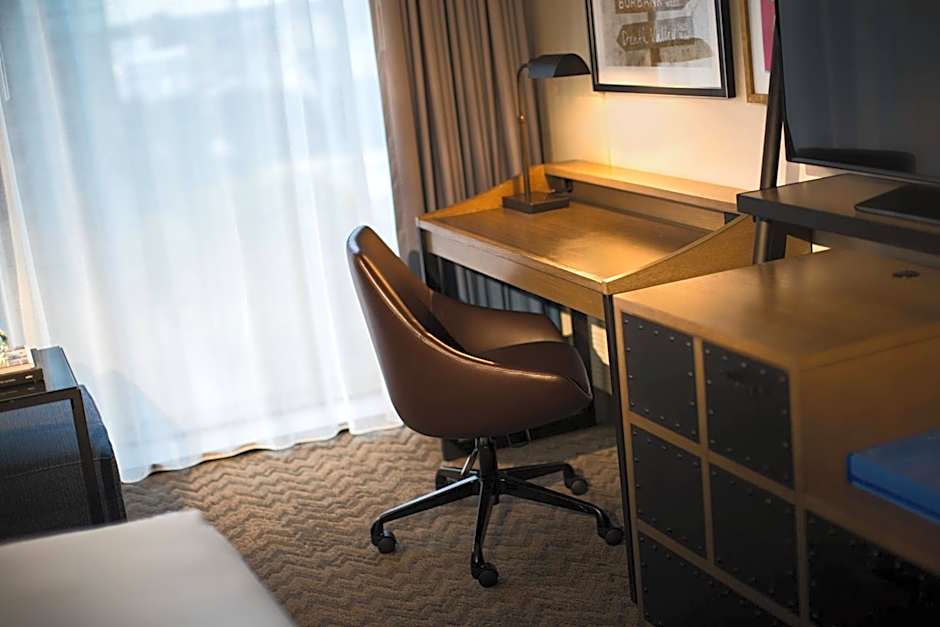 Renaissance by Marriott Toledo Downtown Hotel