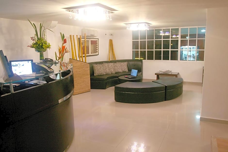 Hotel Calima Real