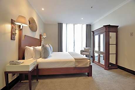 One-Bedroom Luxury Suite