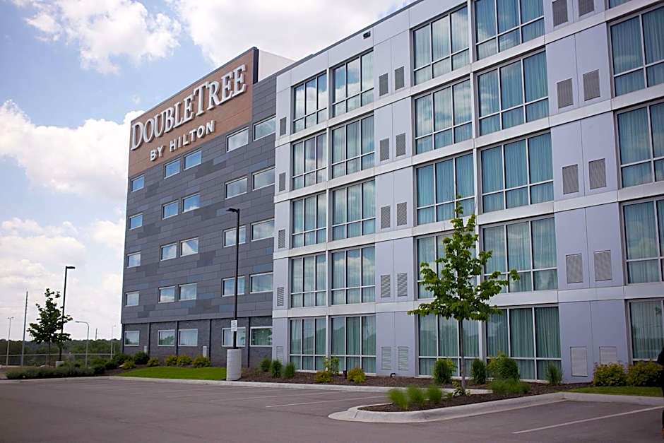 DoubleTree by Hilton Omaha Southwest