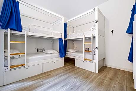 Bed in 6-Bed Mixed Dormitory Room