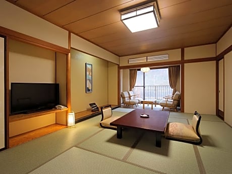 Japanese-Style Room with City View - Non-Smoking